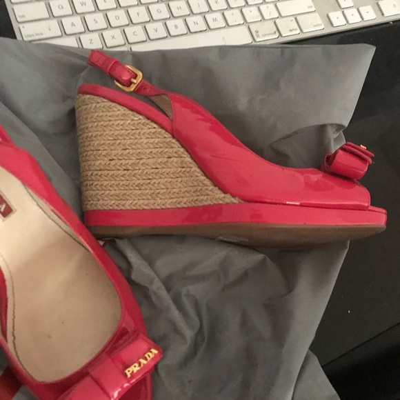 Hot pink .. Prada sling backs like new with dust bag worn twice - Picture 2 of 7